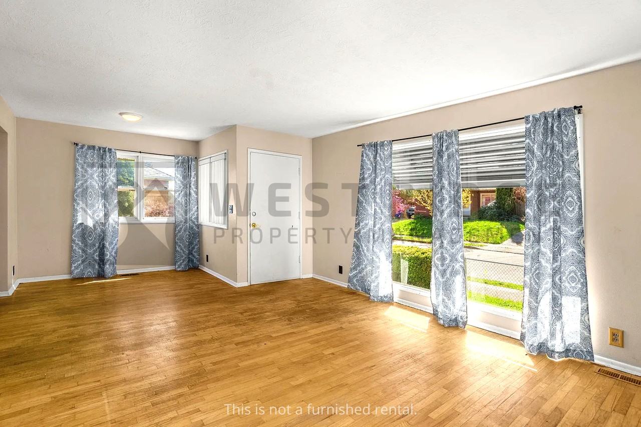 1731 Ne Liberty St #1 - Photo 4 of 9