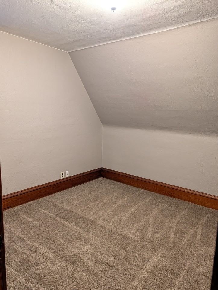 924 N Park St #1 - Photo 7 of 13