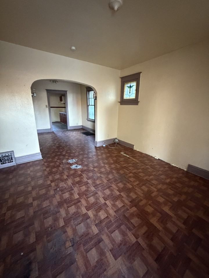 4335 Darby St #1 - Photo 5 of 19
