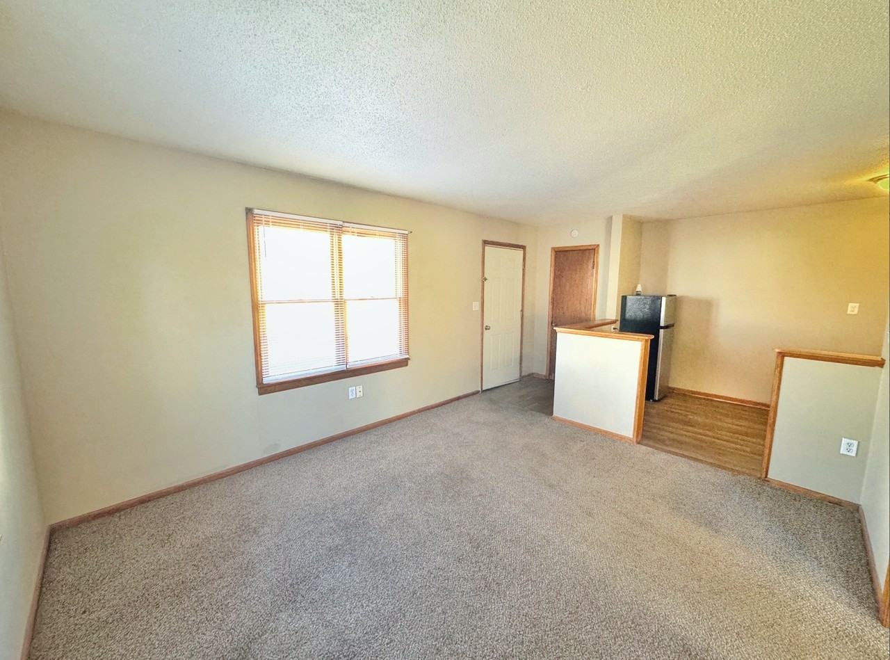 315 Jefferson St #D - Photo 2 of 9