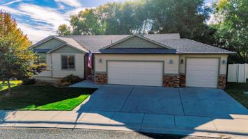 featured image of 1105 N Courtney Ct #1