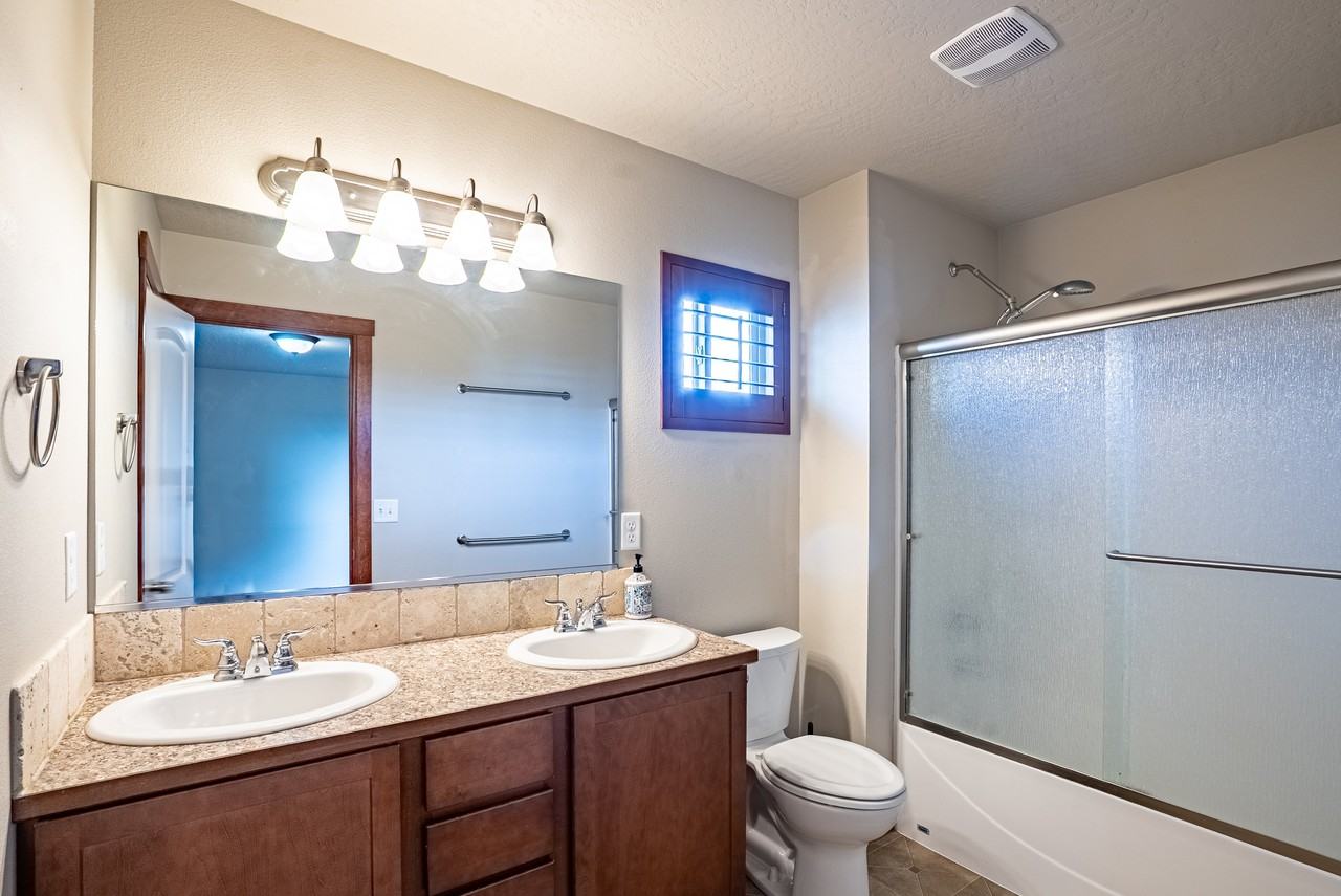1105 N Courtney Ct #1 - Photo 4 of 18