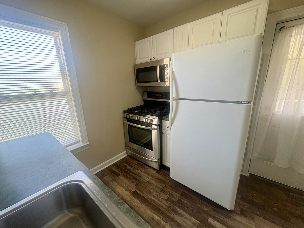 99 1/2 Clinton Street - Photo 2 of 10