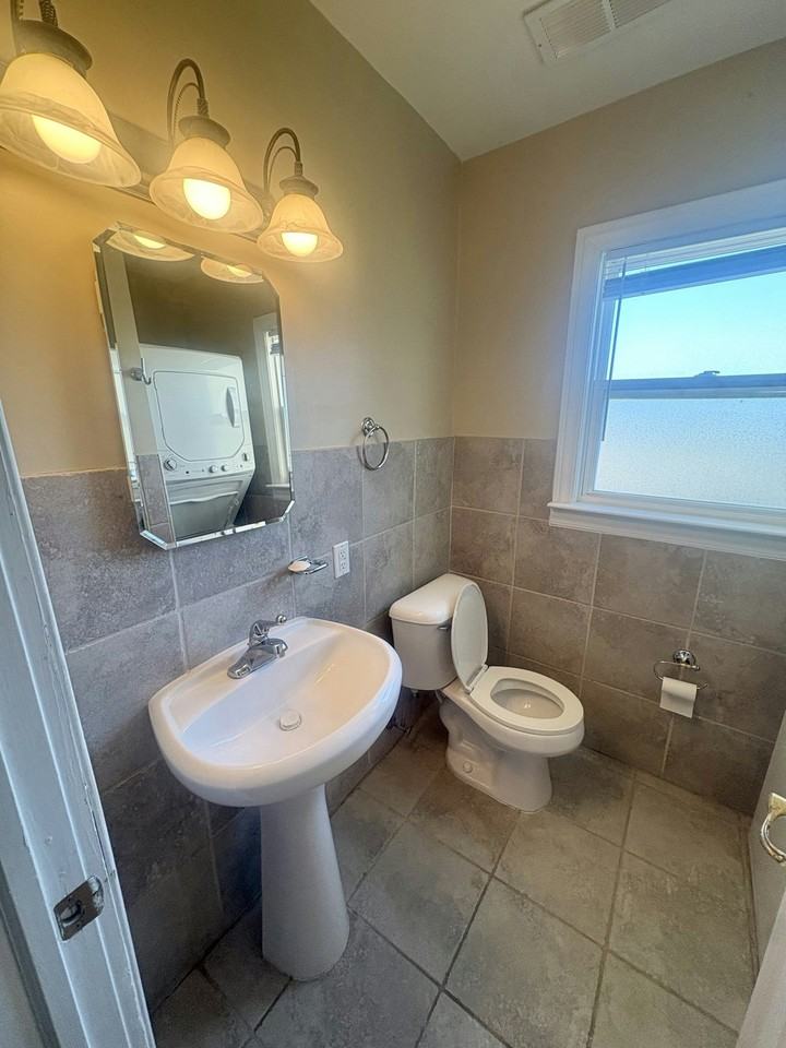 99 1/2 Clinton Street - Photo 5 of 10