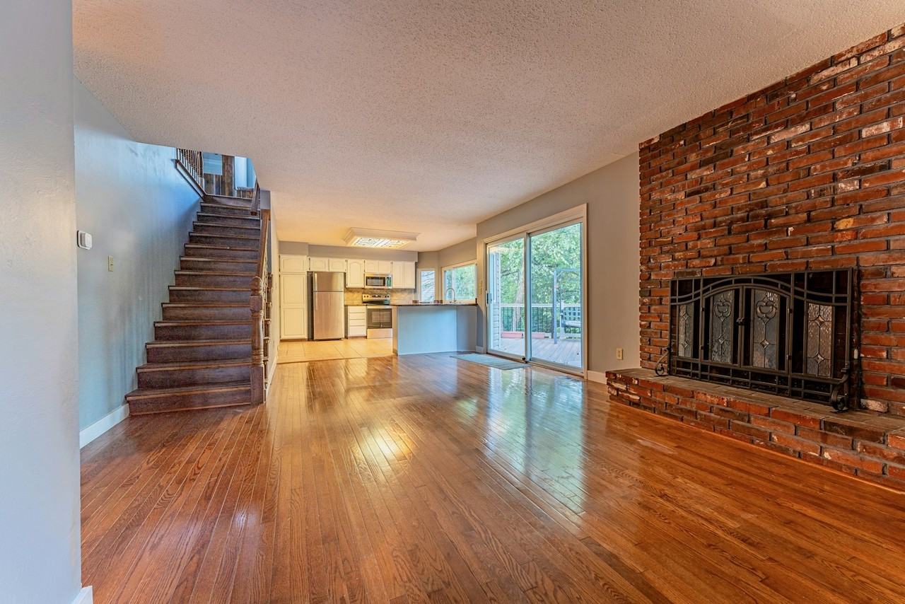 2605 Heritage Landing - Photo 2 of 26