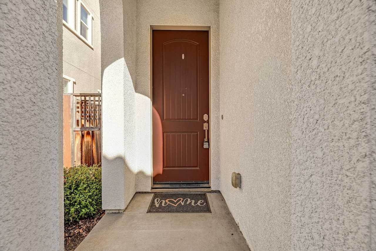 565 Misty Way - Photo 2 of 31