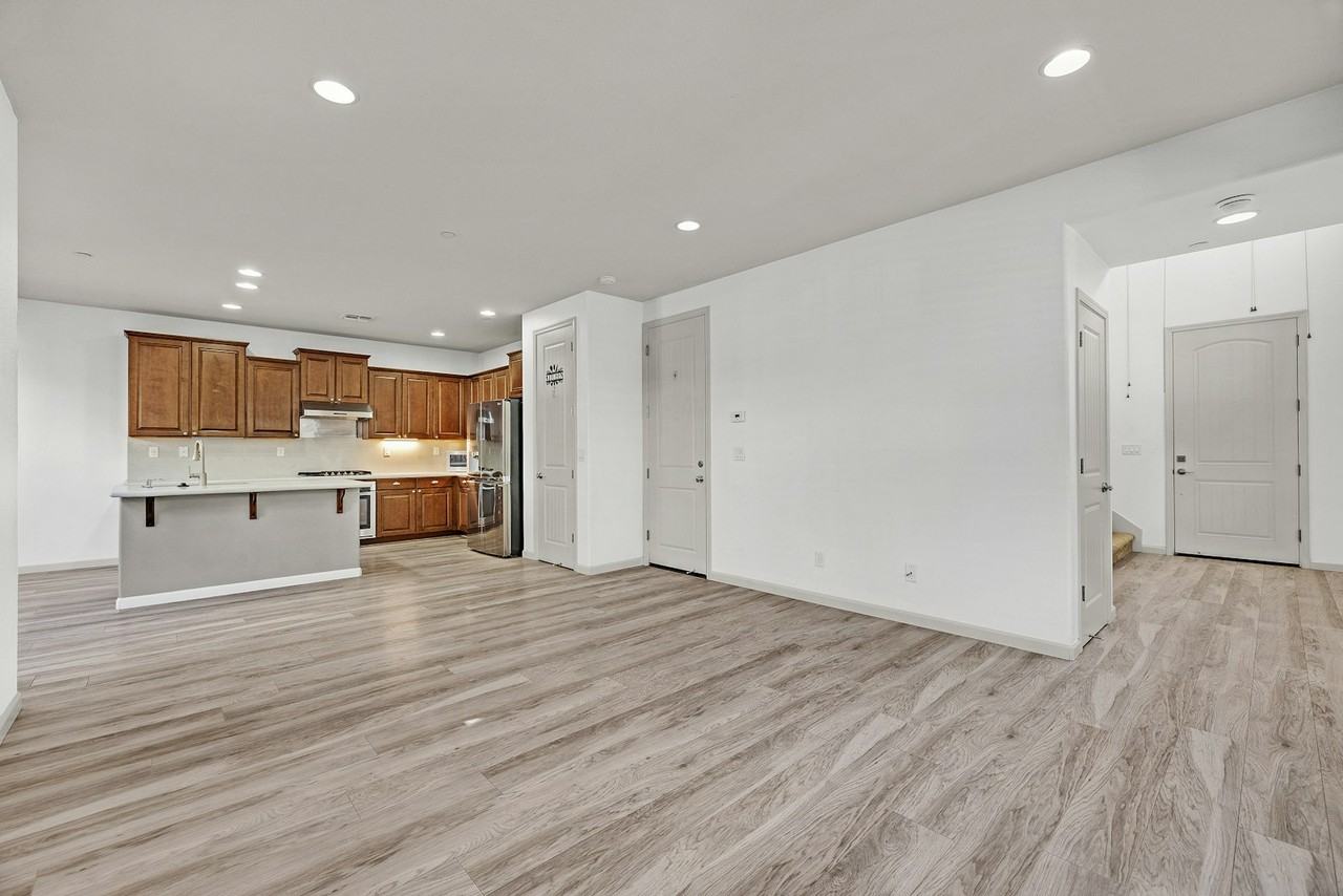 565 Misty Way - Photo 6 of 31