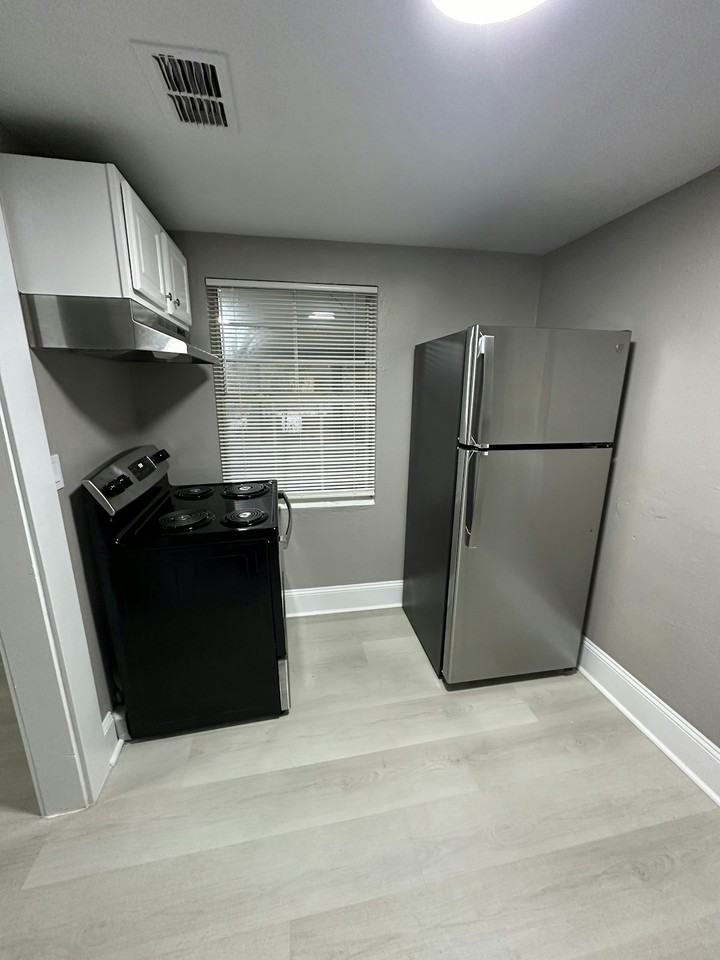 1719 Tyler St, Unit 2 - Photo 2 of 10