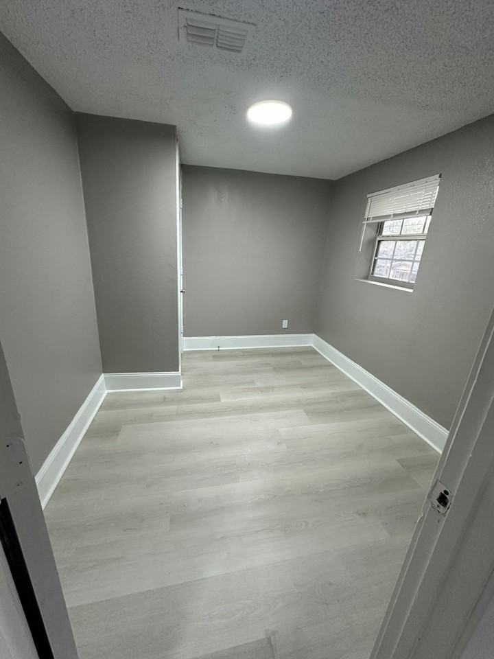 1719 Tyler St, Unit 2 - Photo 5 of 10