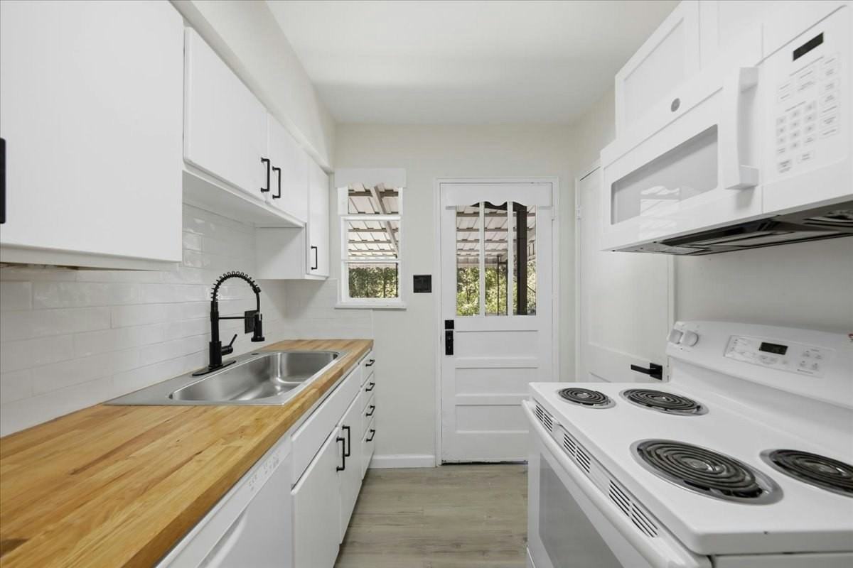 17 North Janet Drive - Photo 3 of 28