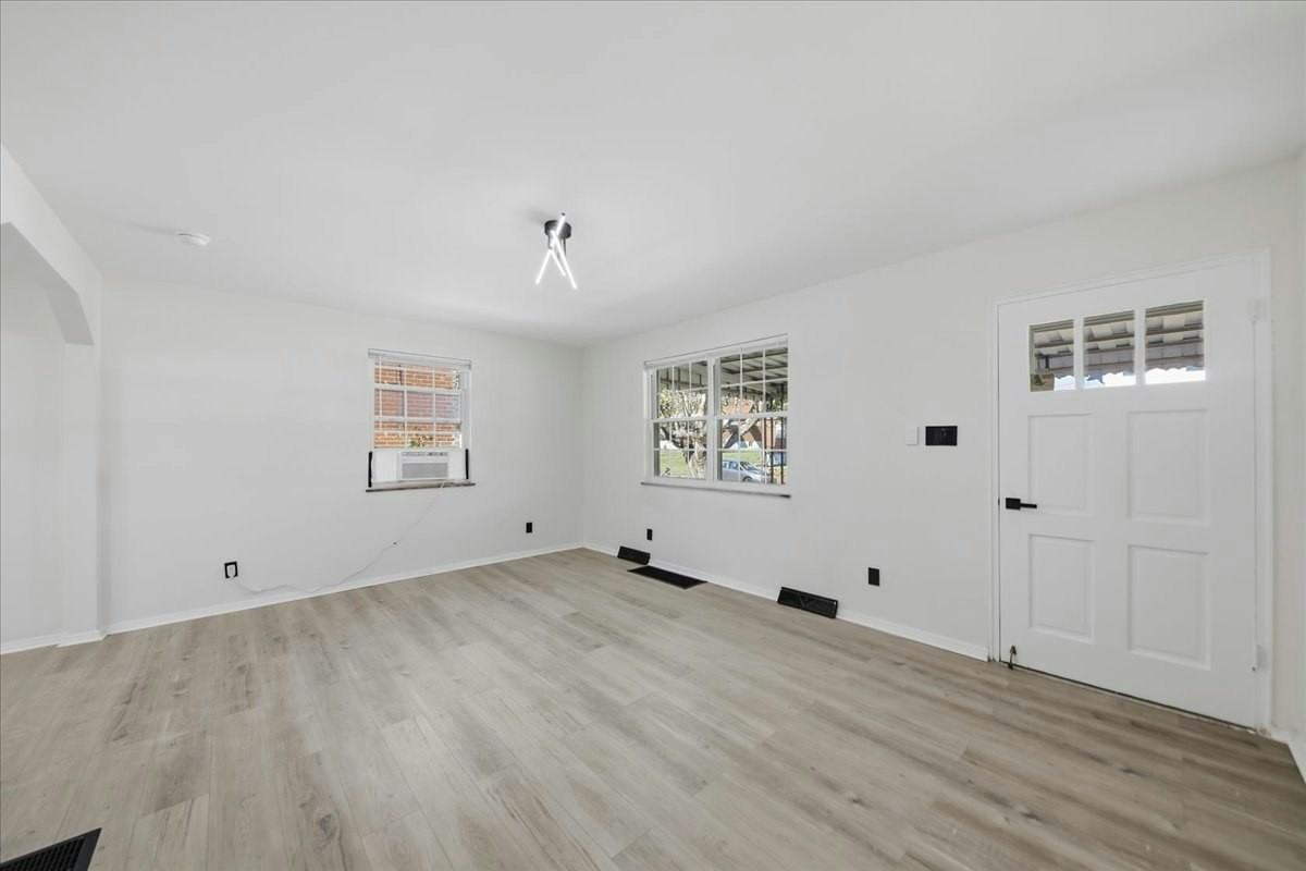 17 North Janet Drive - Photo 5 of 28
