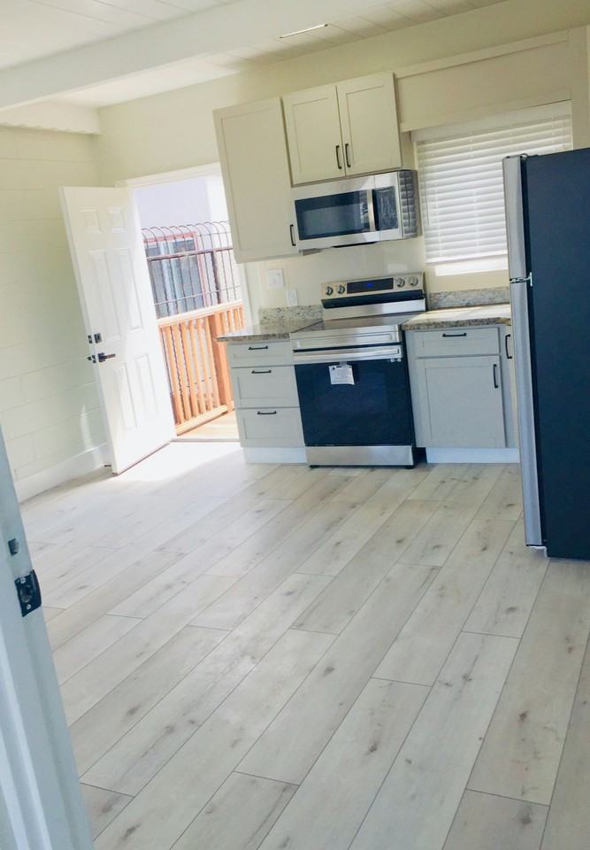 3318 Elliot Street, Unit Upper - Photo 3 of 10