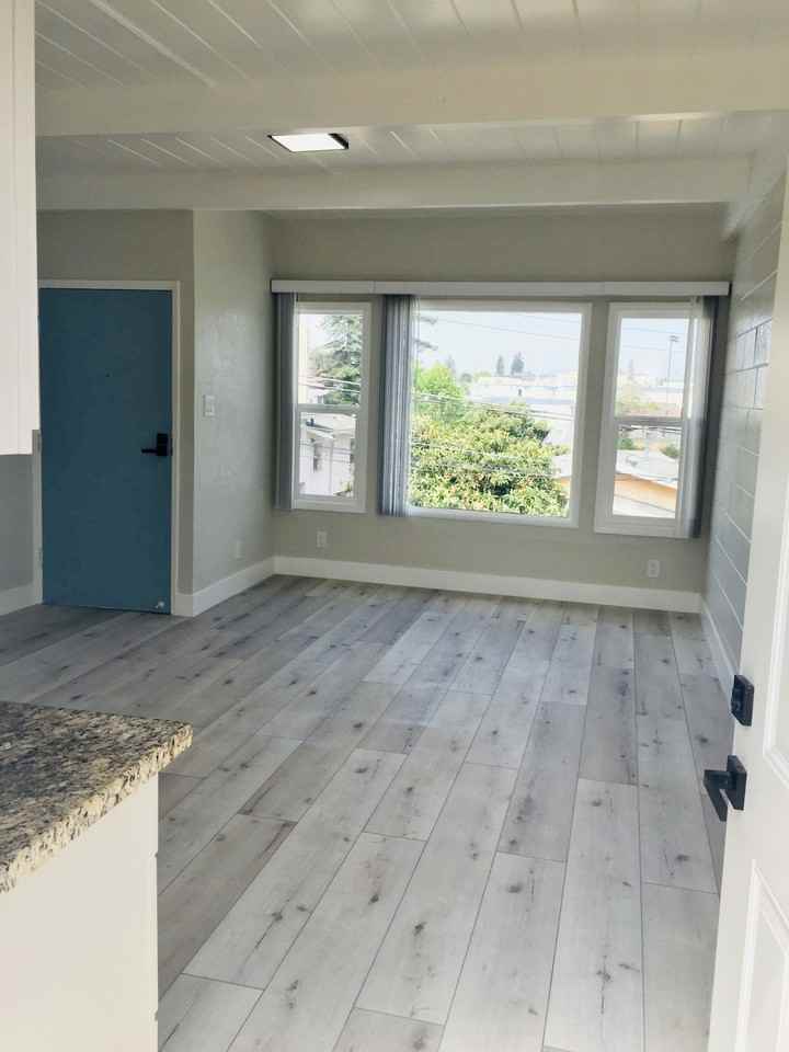 3318 Elliot Street, Unit Upper - Photo 4 of 10