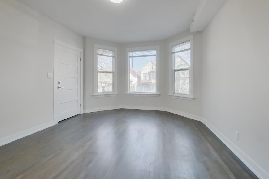 2842 N Avers Ave - Photo 5 of 10