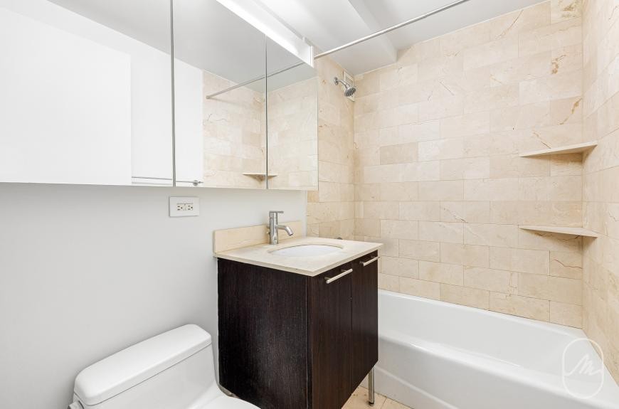 636 E 11th St - Photo 6 of 10