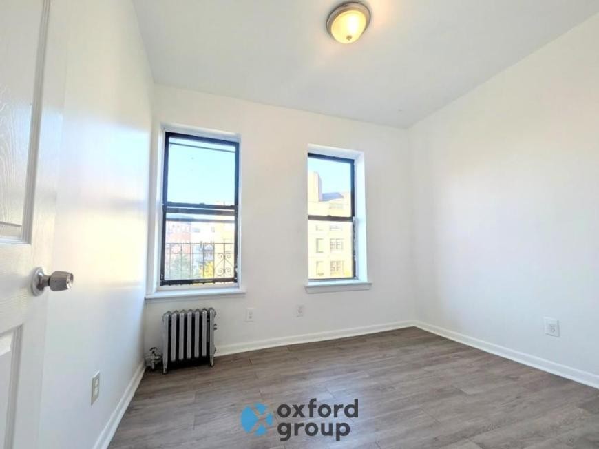 176 Grand St - Photo 2 of 8