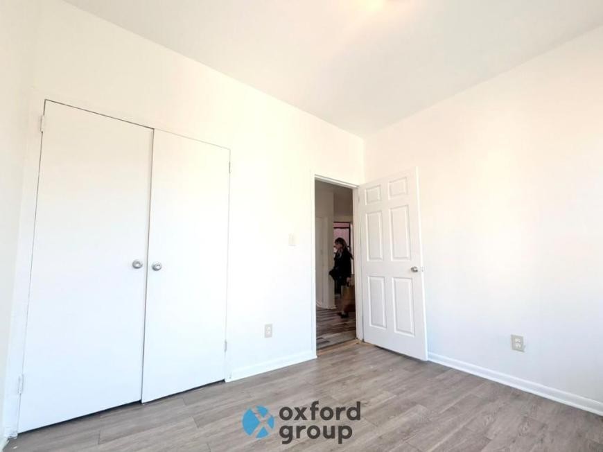 176 Grand St - Photo 3 of 8