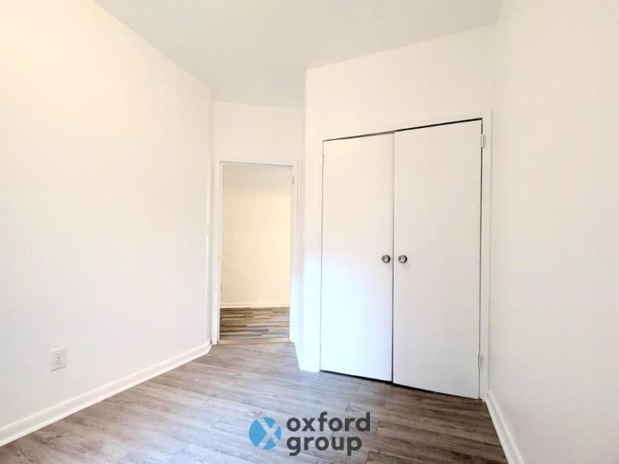 176 Grand St - Photo 4 of 8