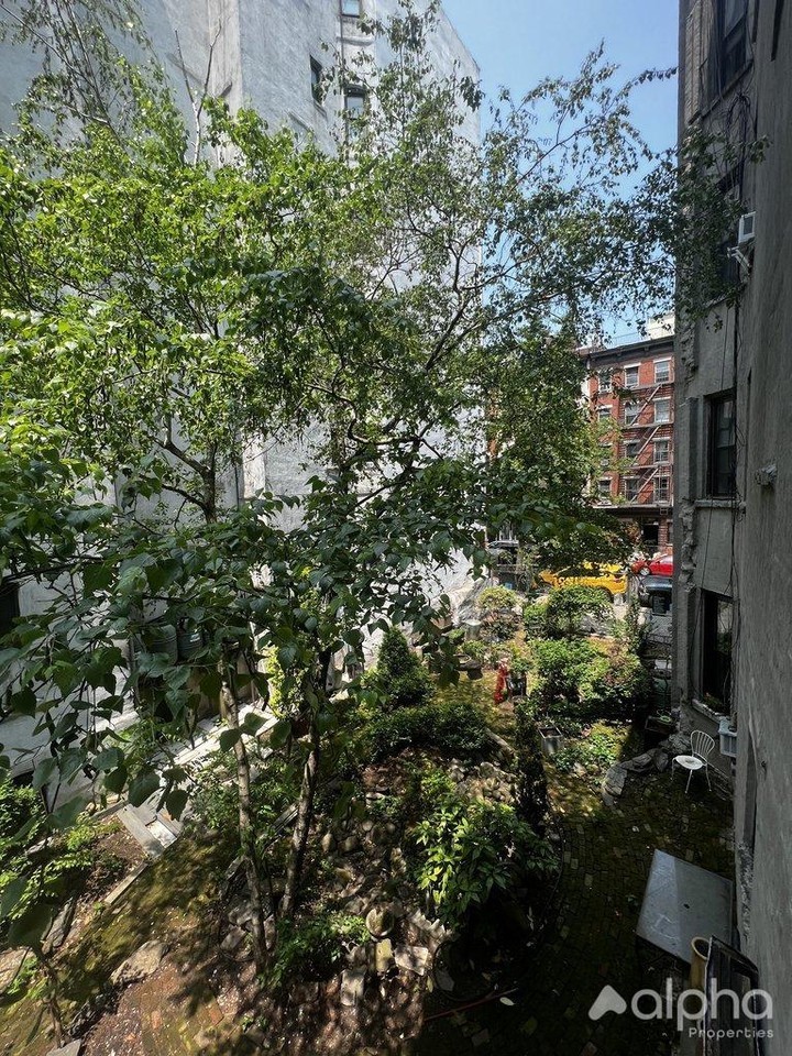 628 E 11st St - Photo 7 of 7