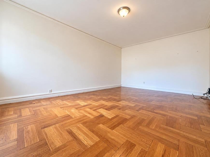 145 Seaman Ave - Photo 4 of 10
