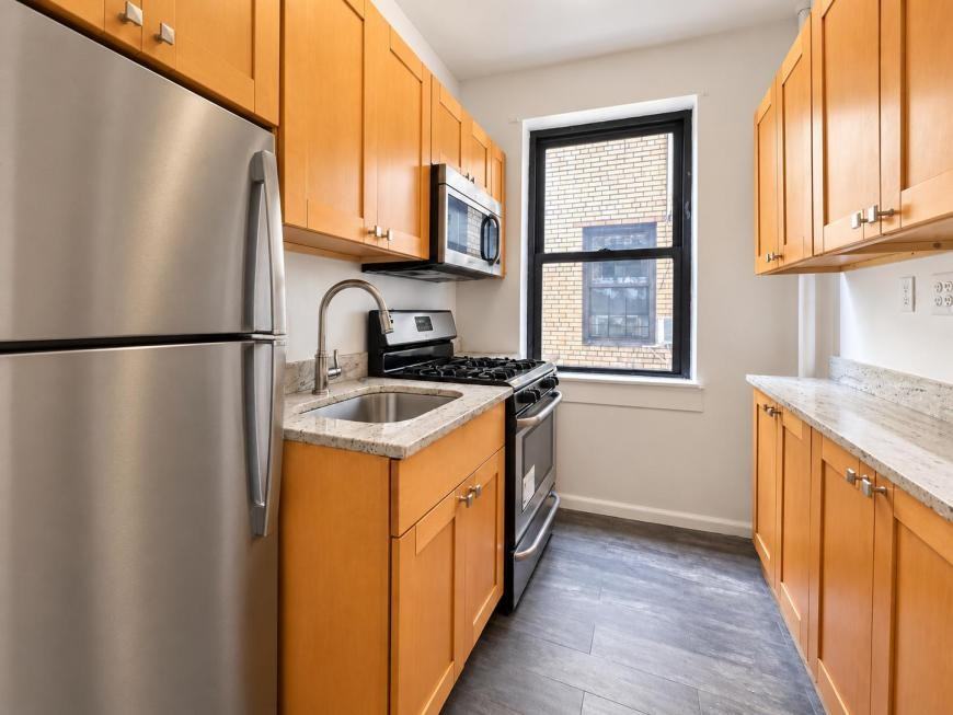 145 Seaman Ave - Photo 5 of 10