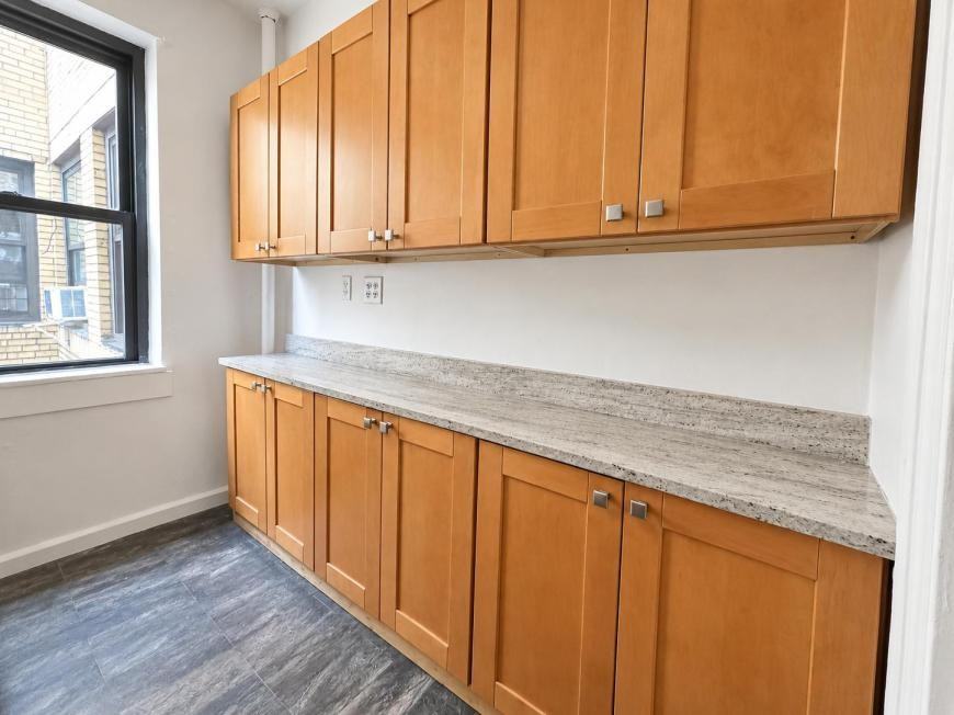 145 Seaman Ave - Photo 6 of 10