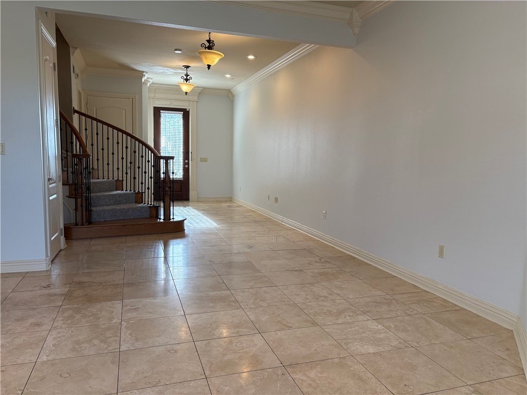 2511 S Everest Ave - Photo 3 of 14