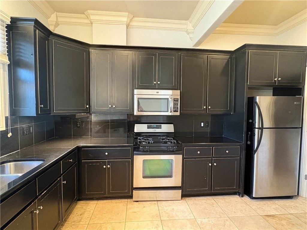 2511 S Everest Ave - Photo 4 of 14