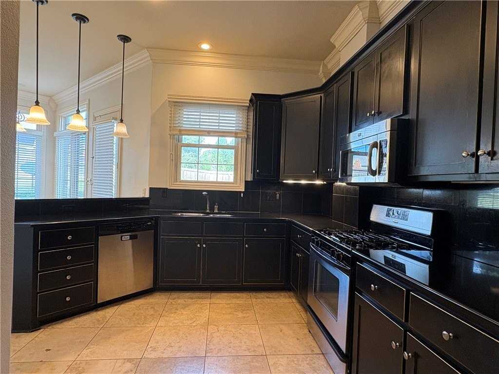 2511 S Everest Ave - Photo 5 of 14