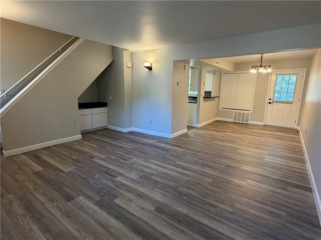 605 W Benton St #B - Photo 3 of 14