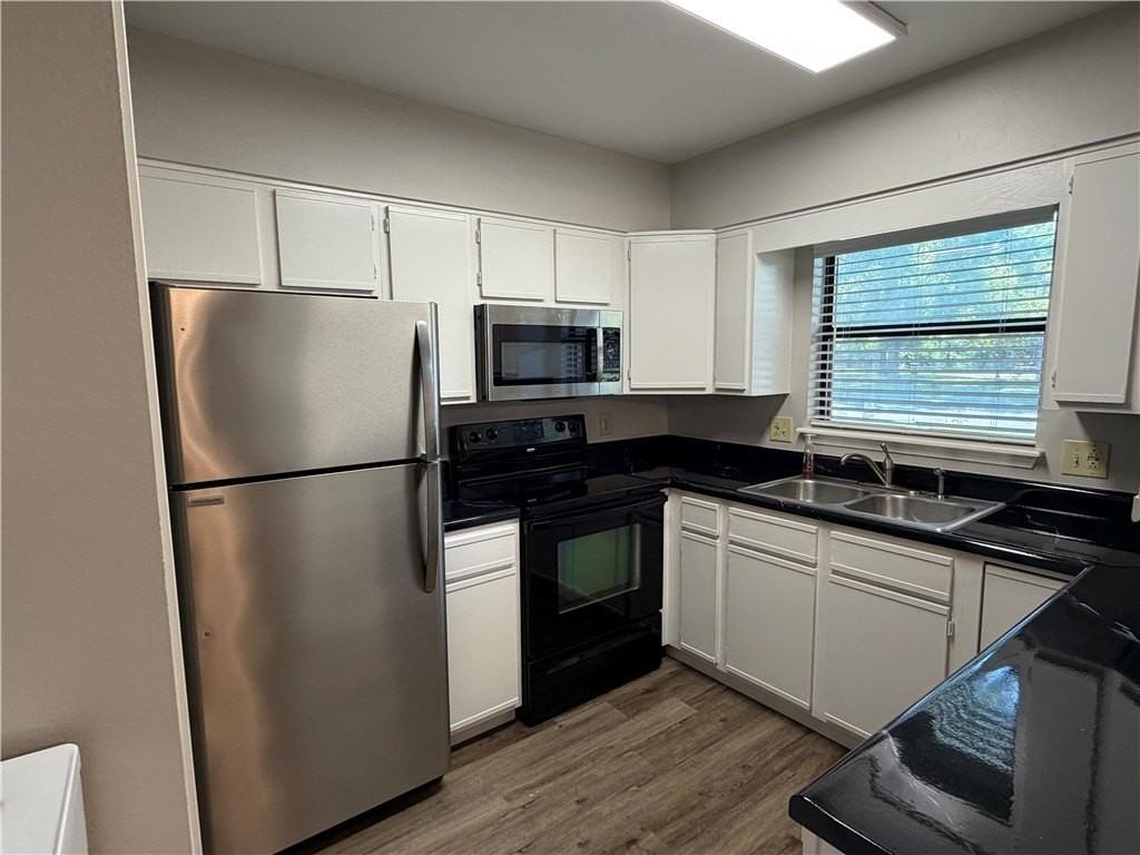 605 W Benton St #B - Photo 4 of 14