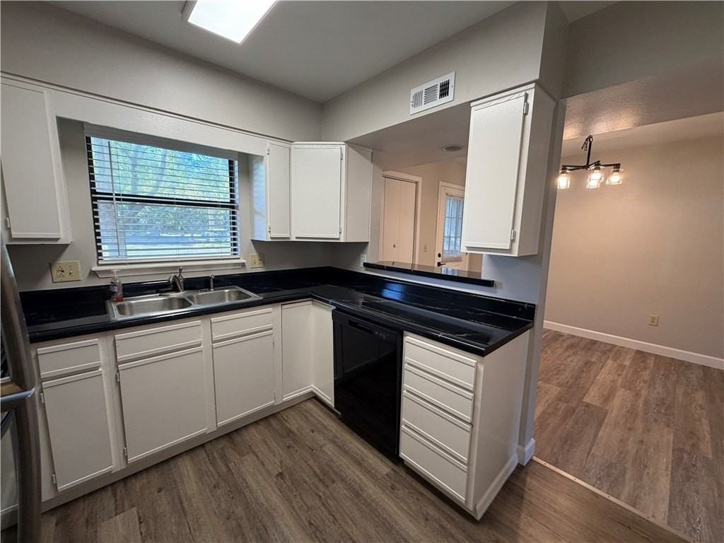 605 W Benton St #B - Photo 5 of 14