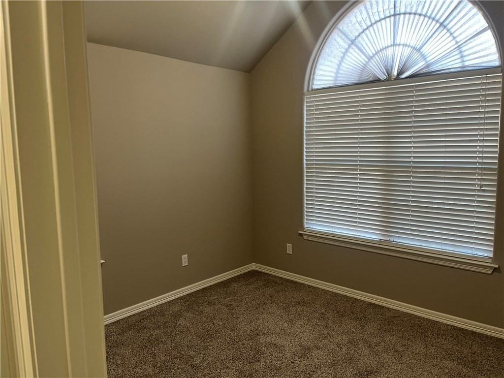 910 W Laura St - Photo 6 of 7