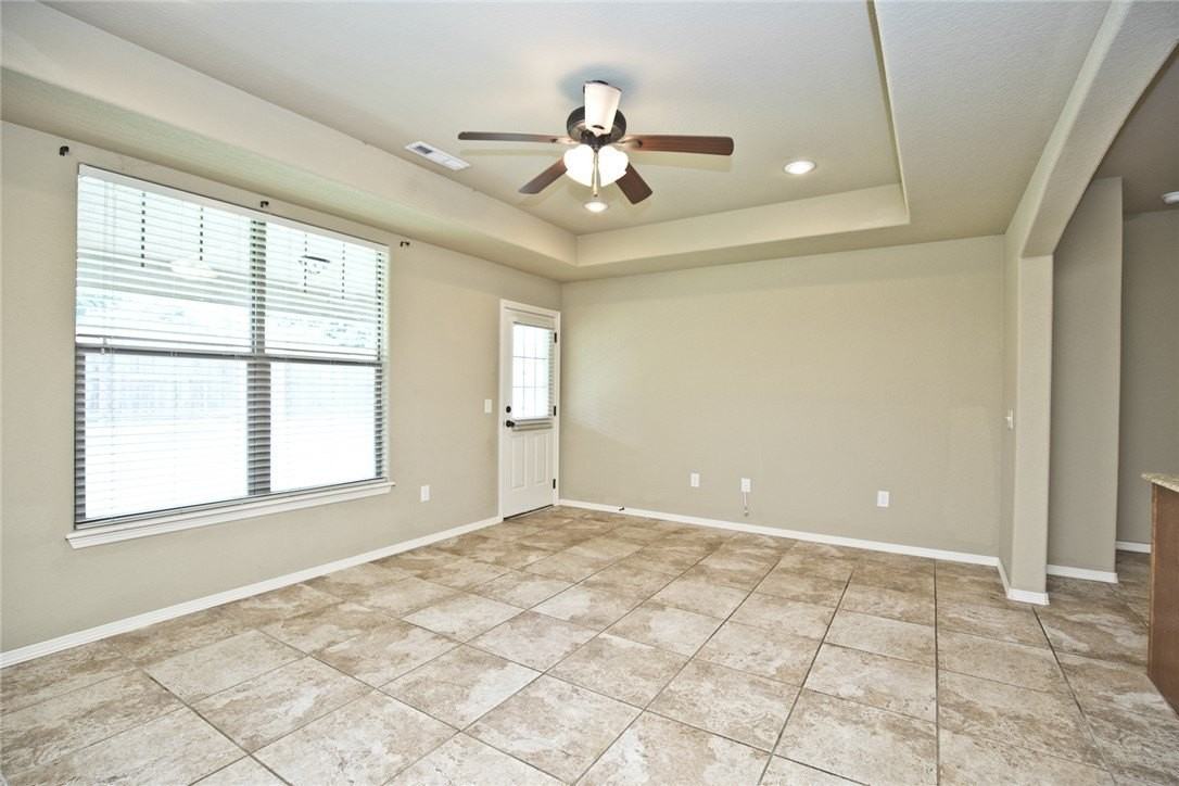 910 Sw Crownview St - Photo 2 of 17