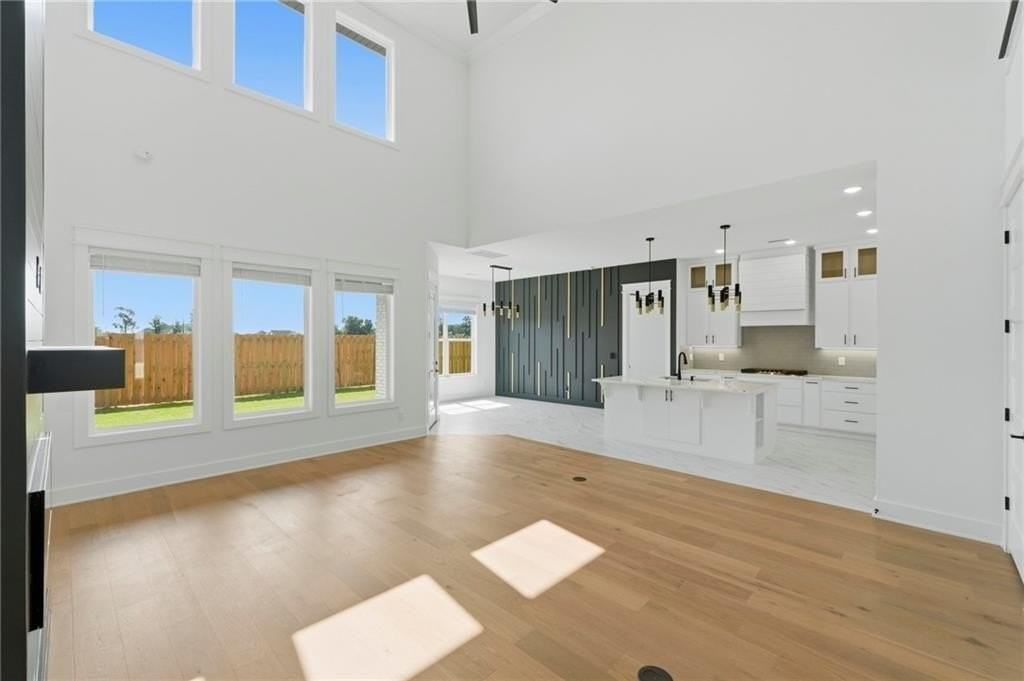 341 Hedge Dr - Photo 3 of 22