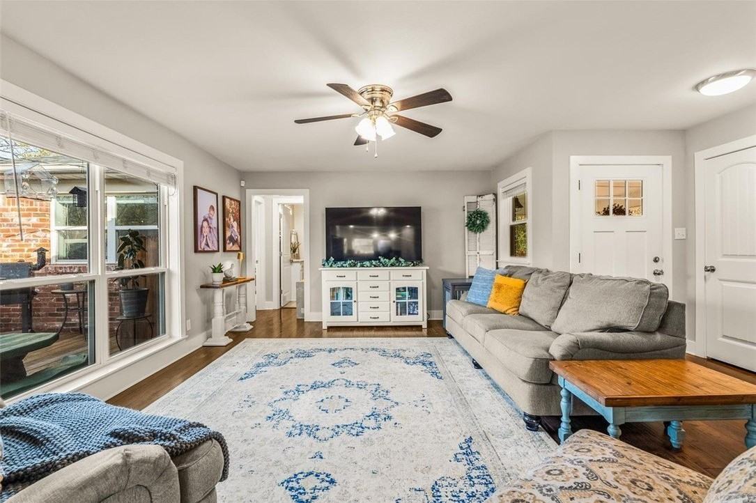 1018 Mellon St - Photo 2 of 18