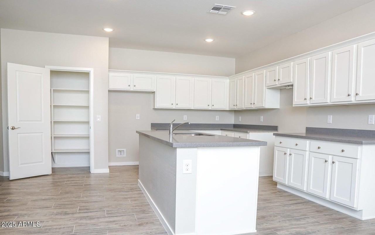 15831 N 65th Ave - Photo 2 of 24