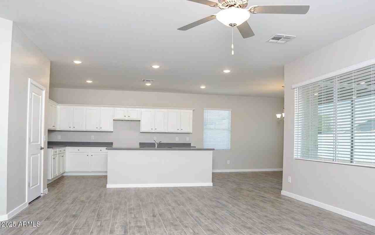 15831 N 65th Ave - Photo 3 of 24