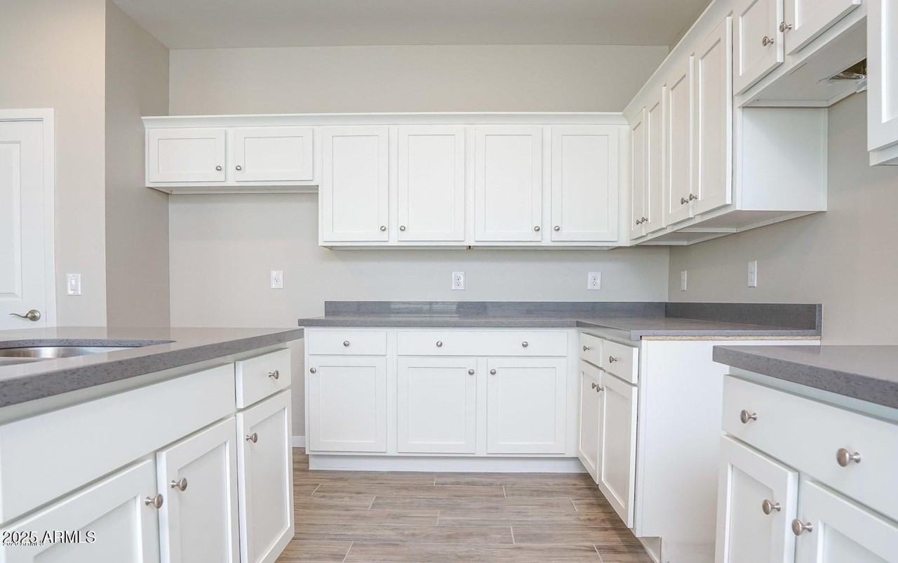15831 N 65th Ave - Photo 5 of 24