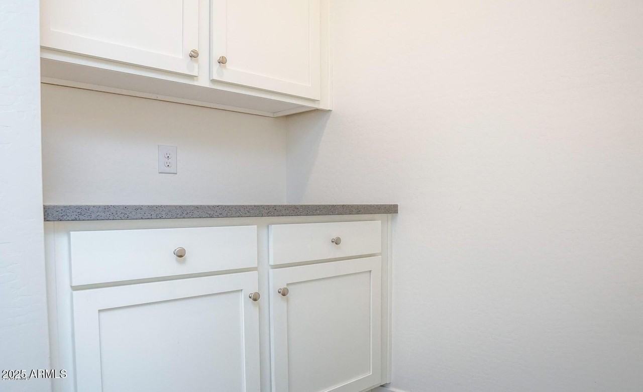 15831 N 65th Ave - Photo 6 of 24