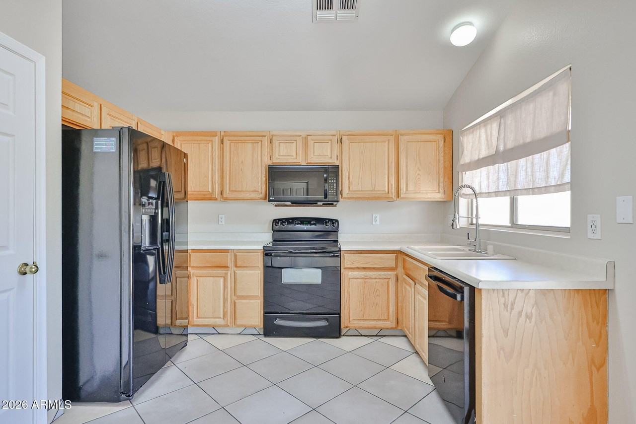 11231 W Diana Ave - Photo 6 of 24