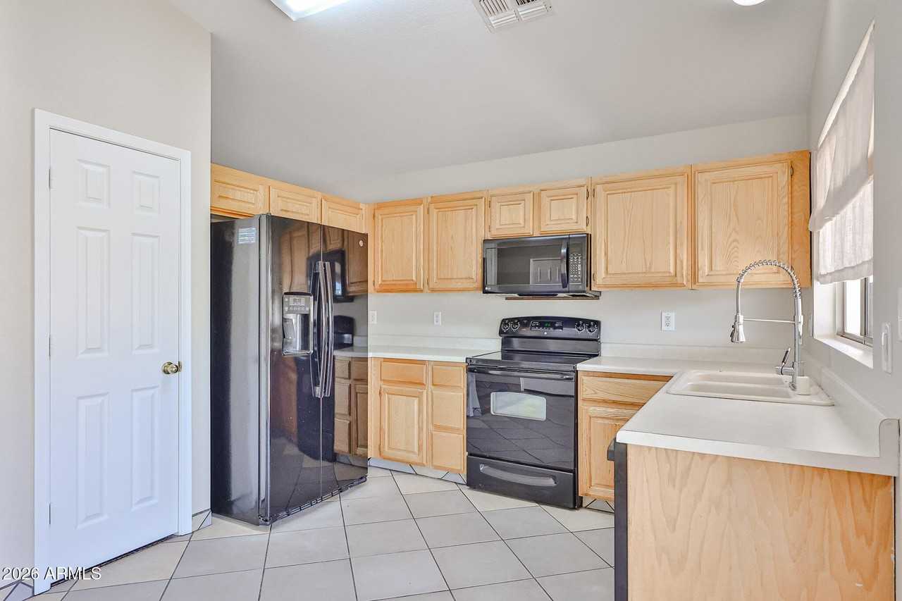 11231 W Diana Ave - Photo 7 of 24
