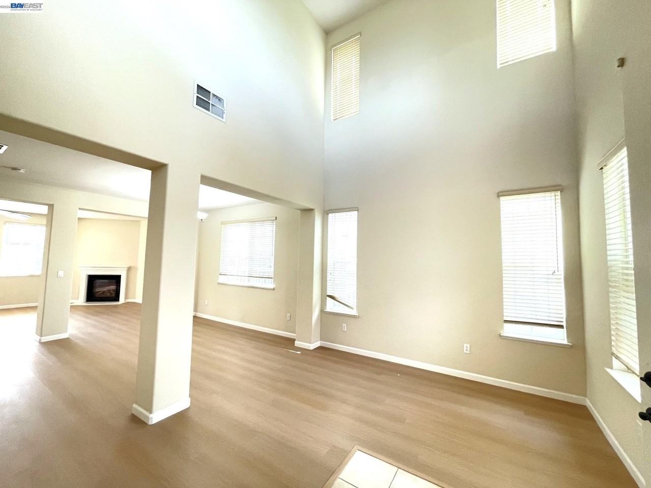2472 Grant St - Photo 4 of 22
