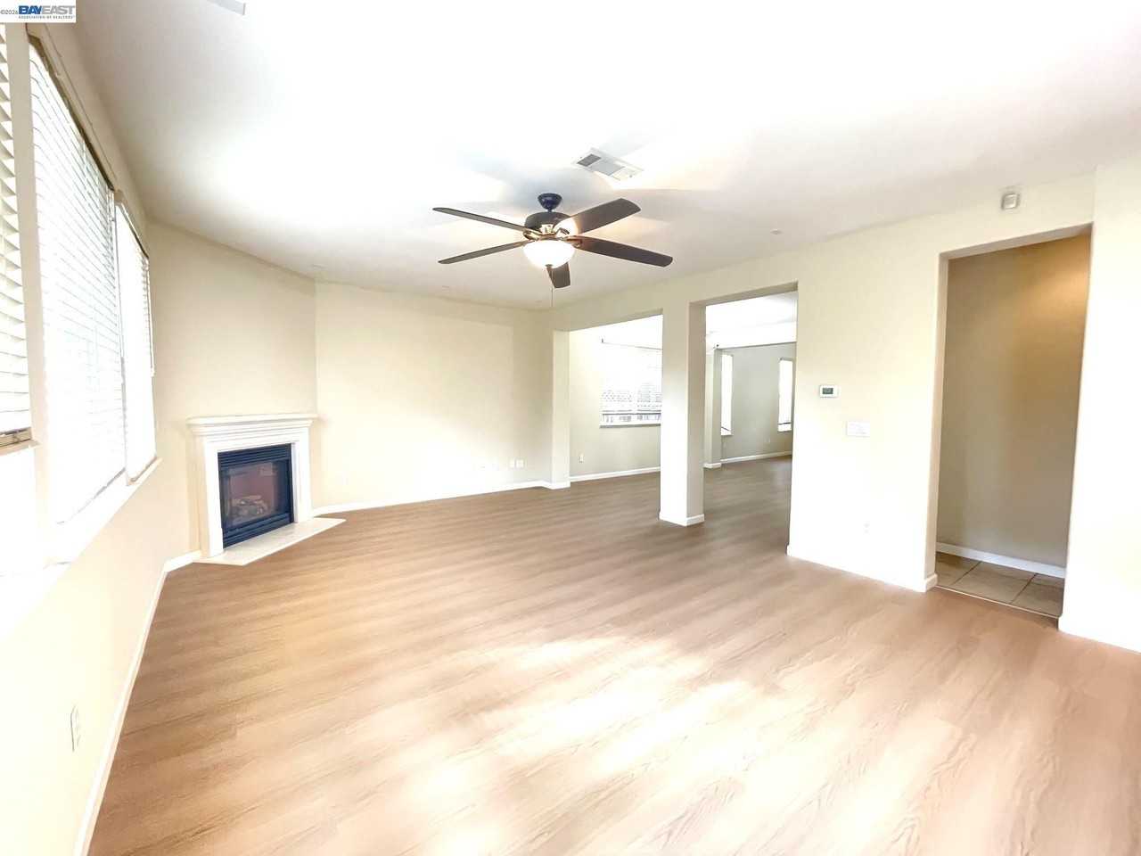 2472 Grant St - Photo 6 of 22
