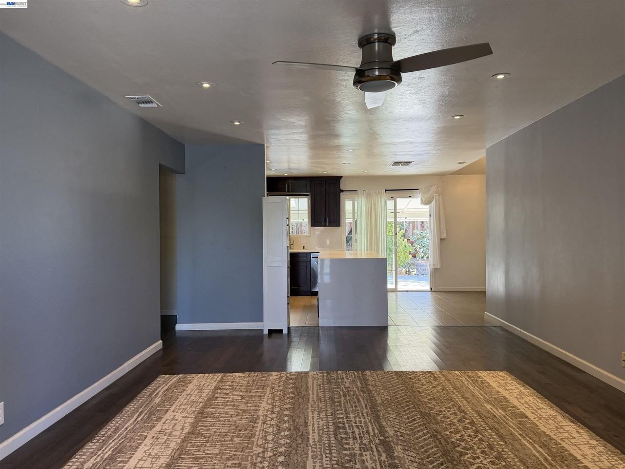 213 W Leland Rd - Photo 2 of 10
