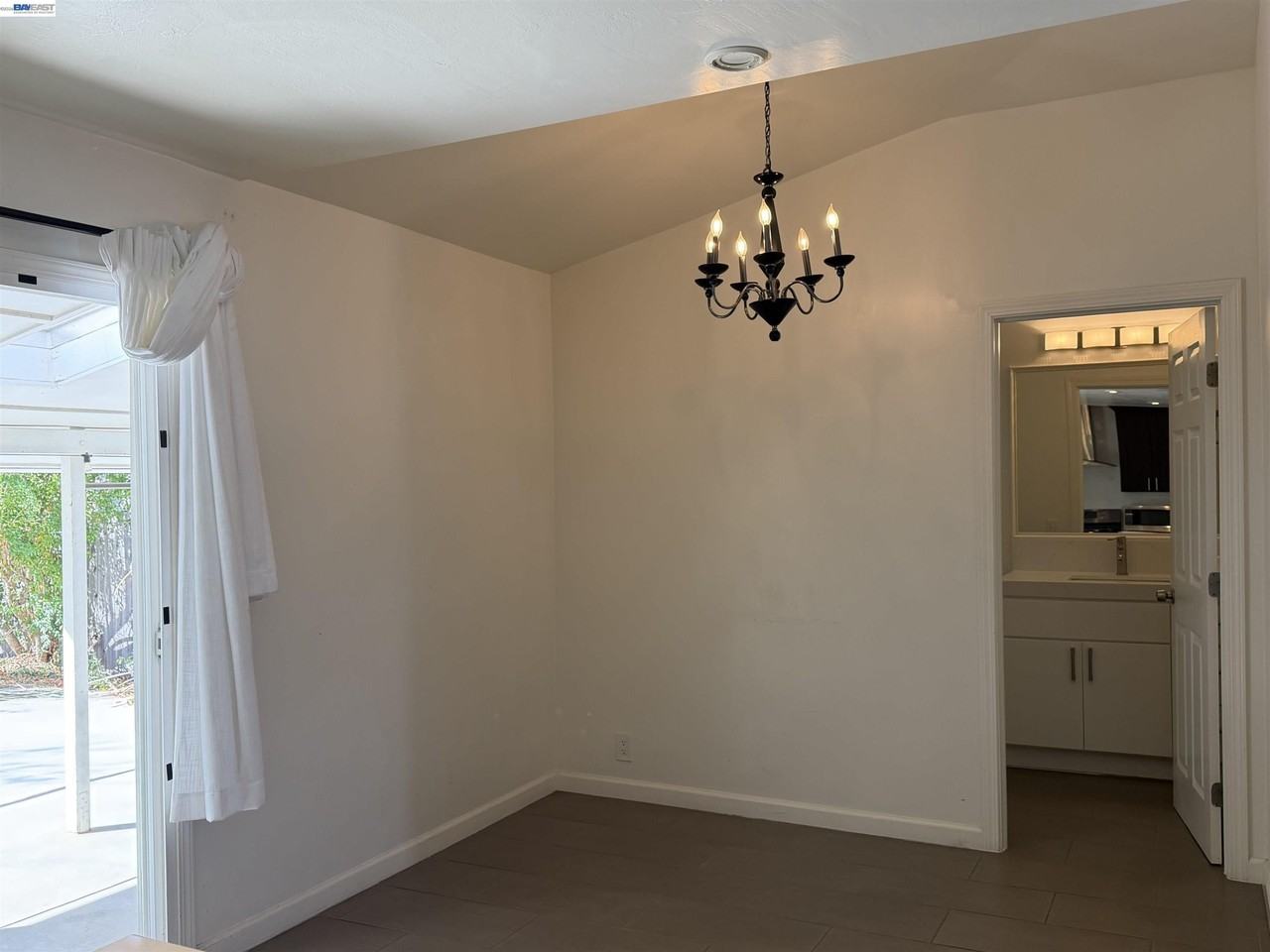 213 W Leland Rd - Photo 4 of 10