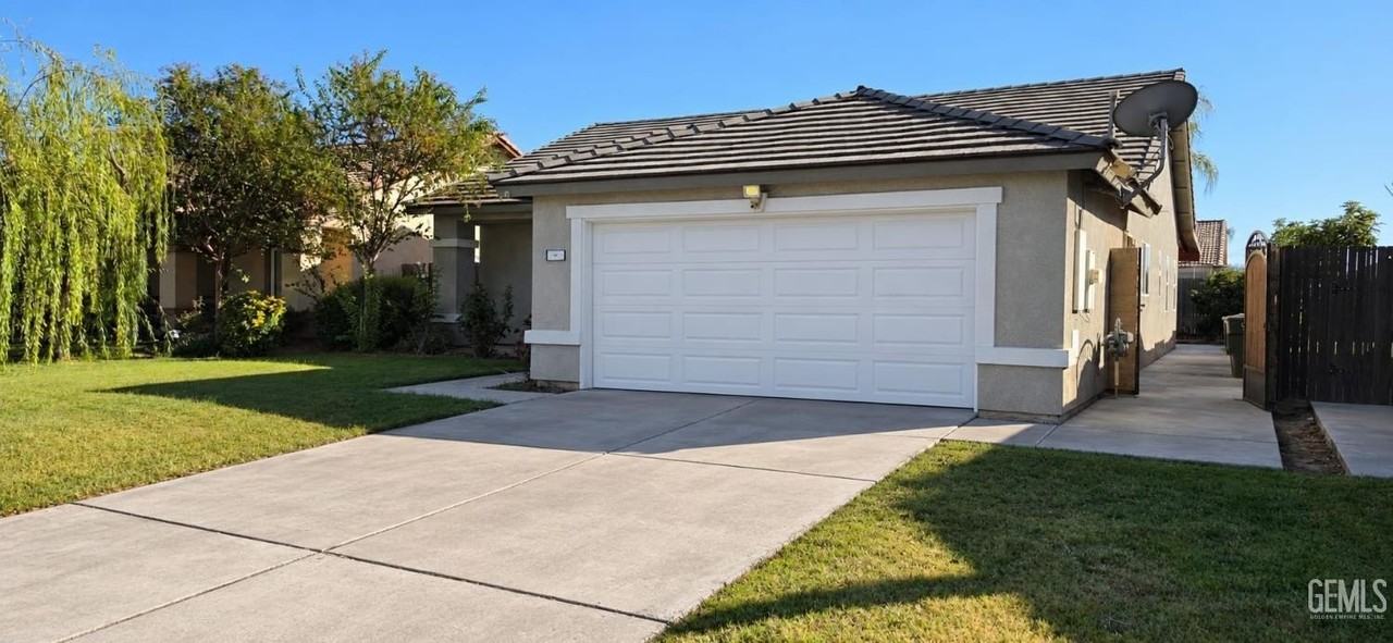 515 Bora Bora Ln - Photo 2 of 17