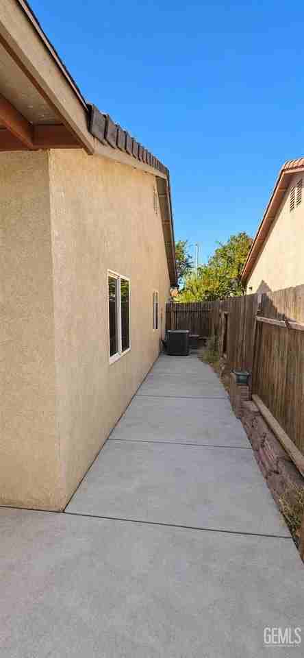 515 Bora Bora Ln - Photo 3 of 17