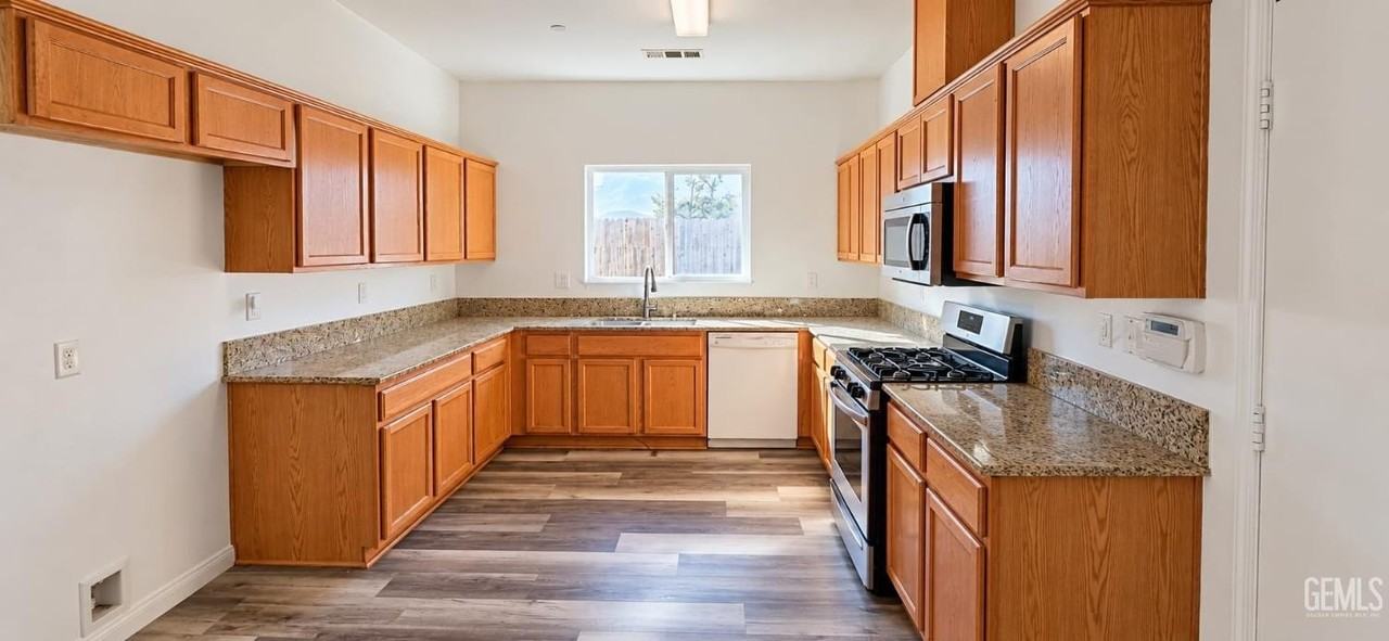 515 Bora Bora Ln - Photo 4 of 17