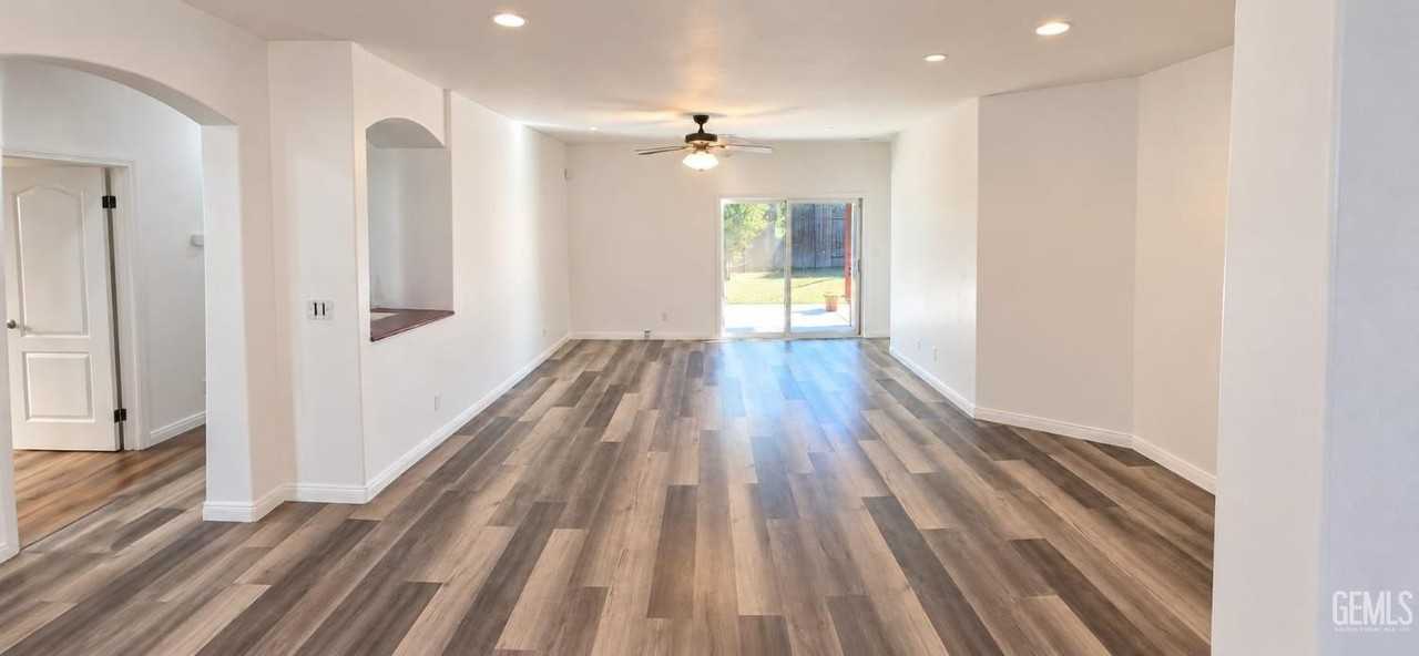 515 Bora Bora Ln - Photo 5 of 17